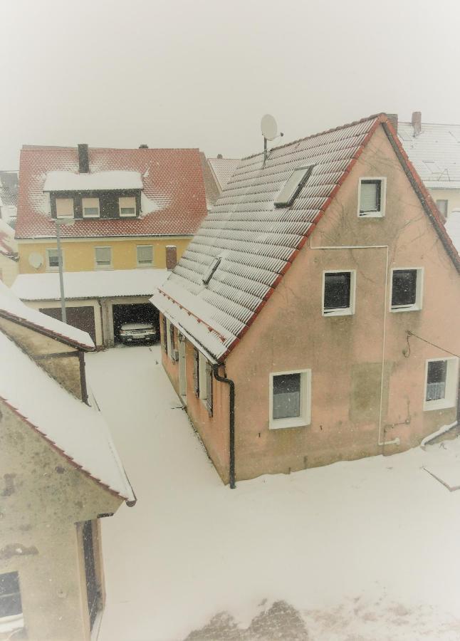 Ferien-Messe-Handwerkerwohnung-Haustiere willkommen Lauf an der Pegnitz Exterior foto